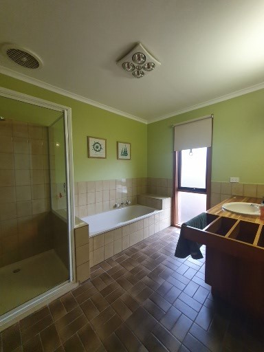 Ringwood bathroom before renovation